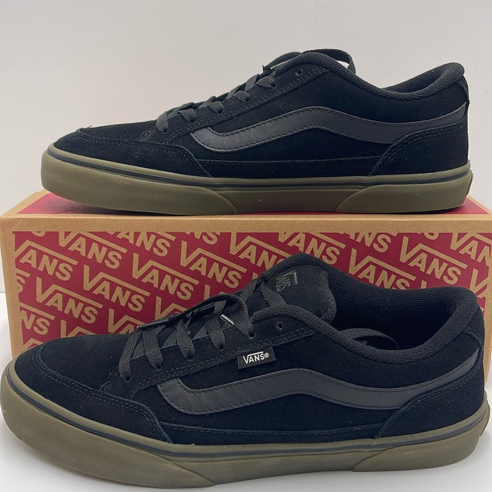 Vans Women’s Bearcat
Black/Dark Gum
VN000DT239L
Sneakers - Picture 2 of 16